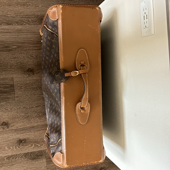 Louis Vuitton Luggage - Picture 2 of 9